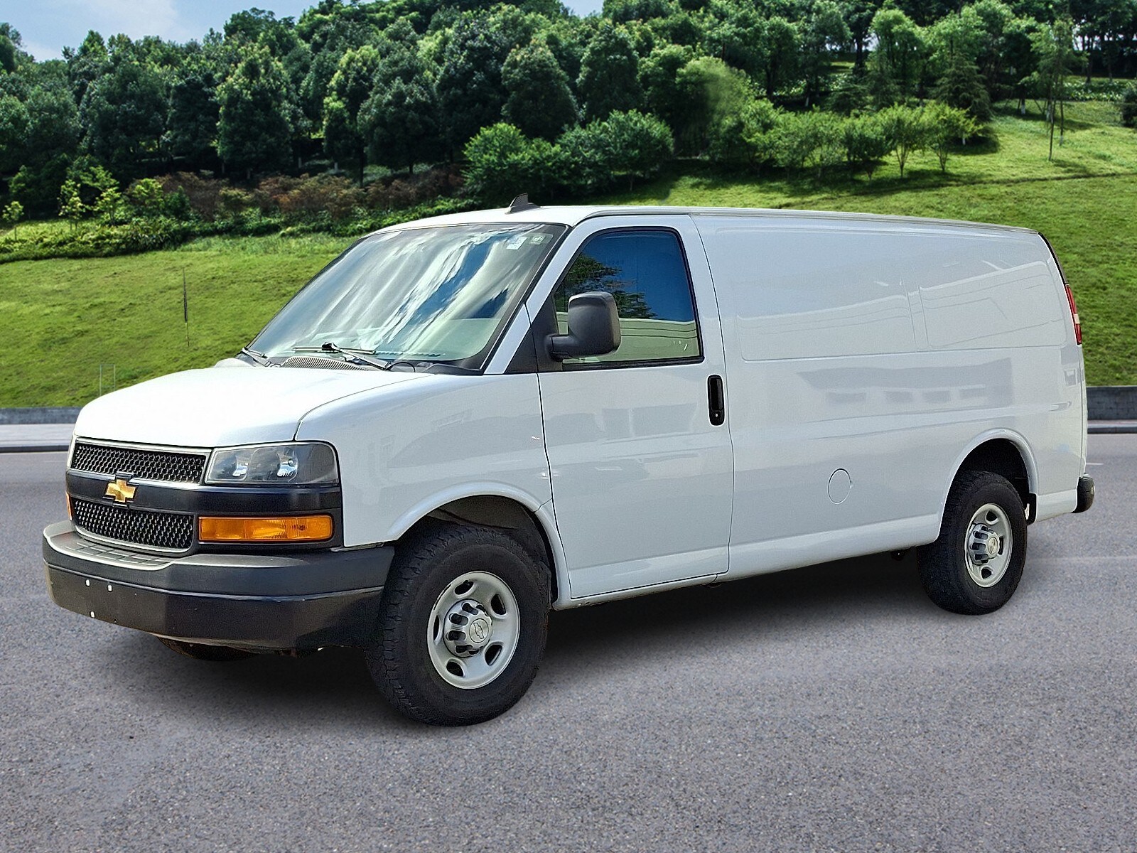 2018 Chevrolet Express 2500 Work Van photo 3