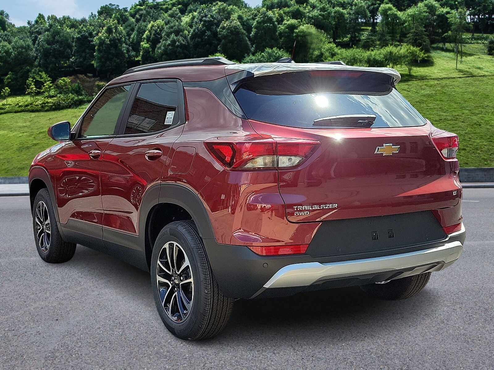 2025 Chevrolet Trailblazer LT photo 2