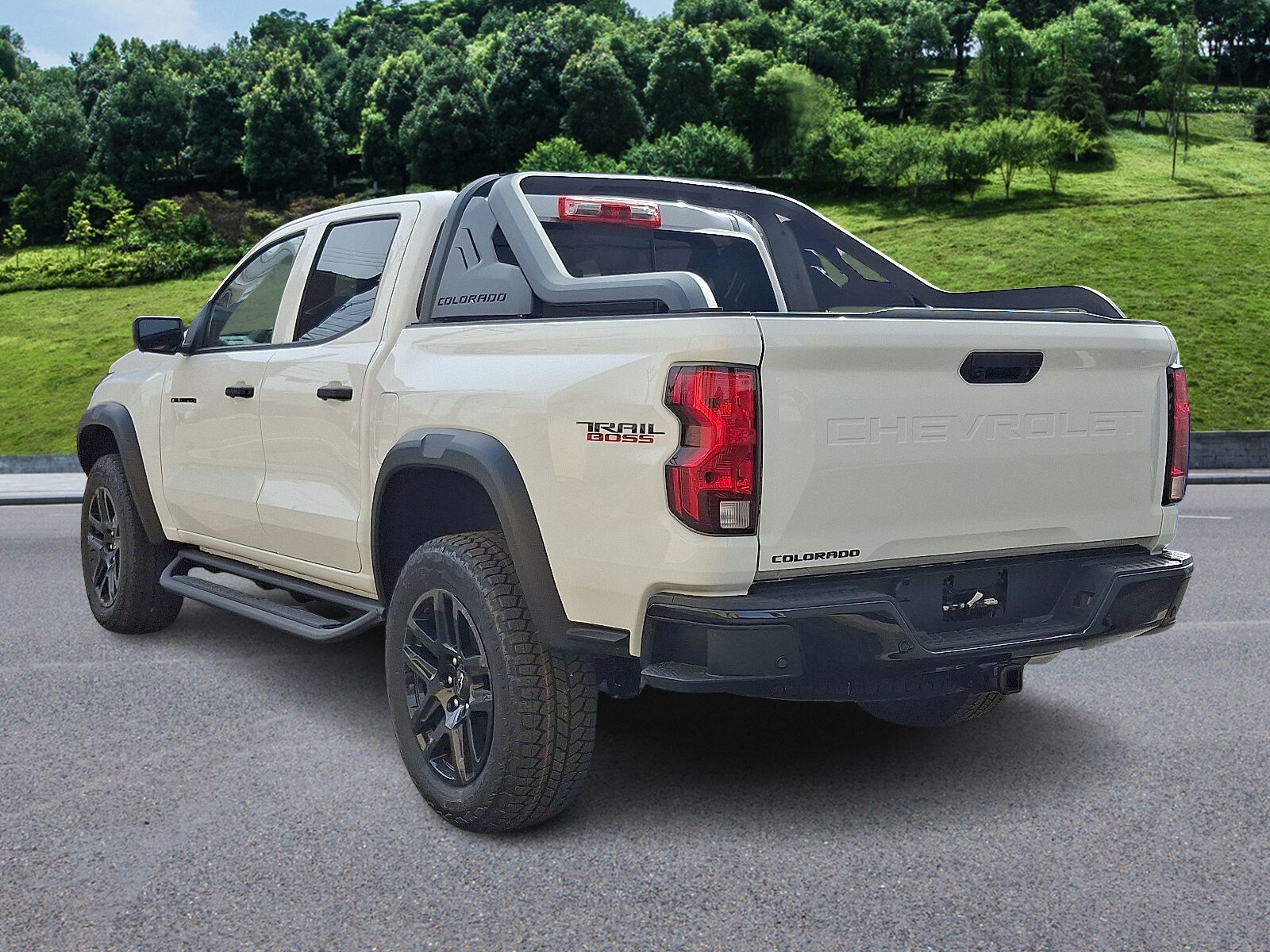 2025 Chevrolet Colorado Trail Boss photo 3