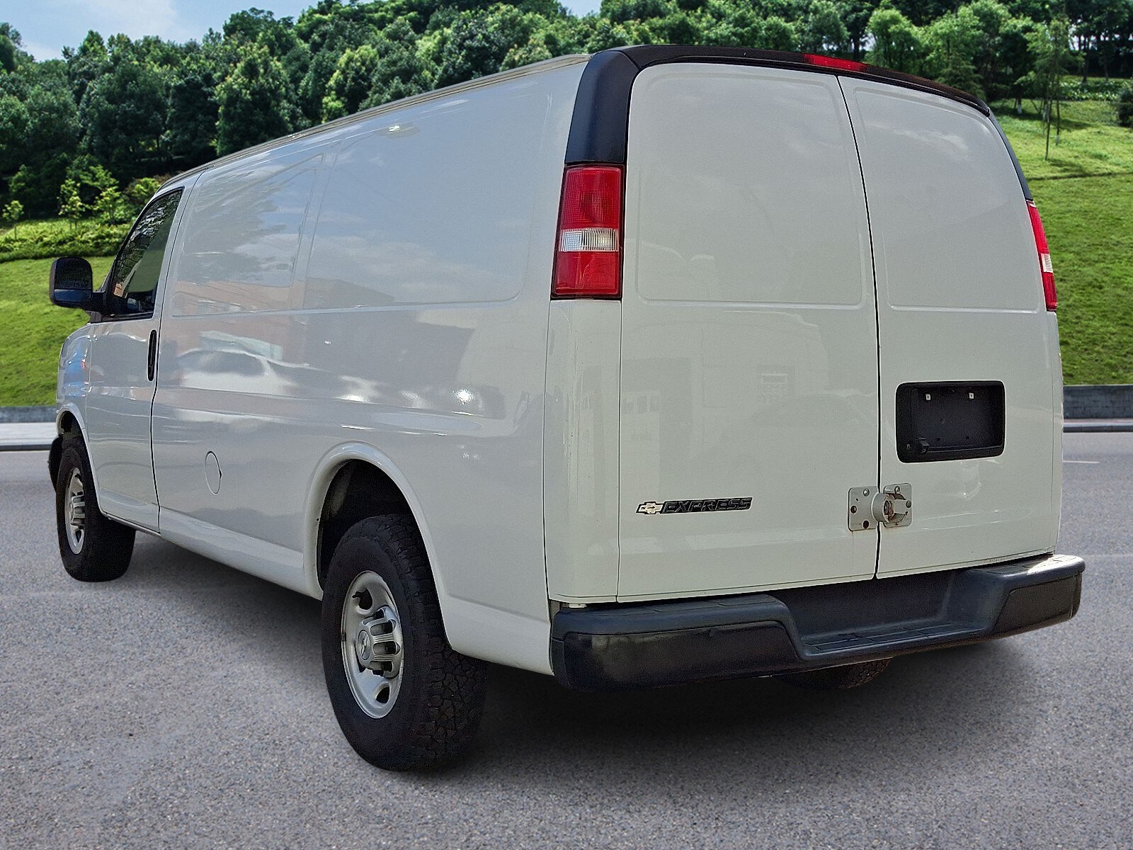 2018 Chevrolet Express 2500 Work Van photo 4
