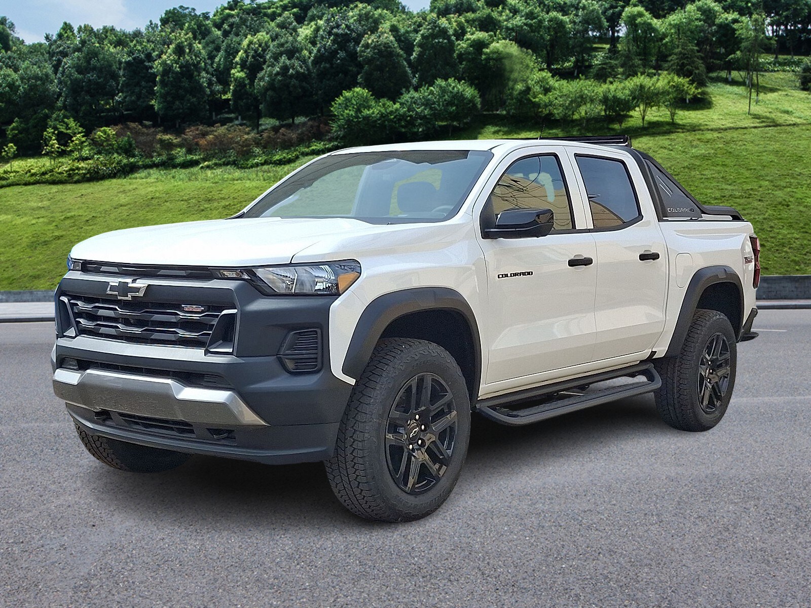 2025 Chevrolet Colorado Trail Boss photo 2