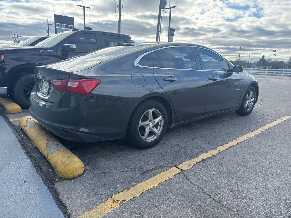 2018 Chevrolet Malibu LS photo 4