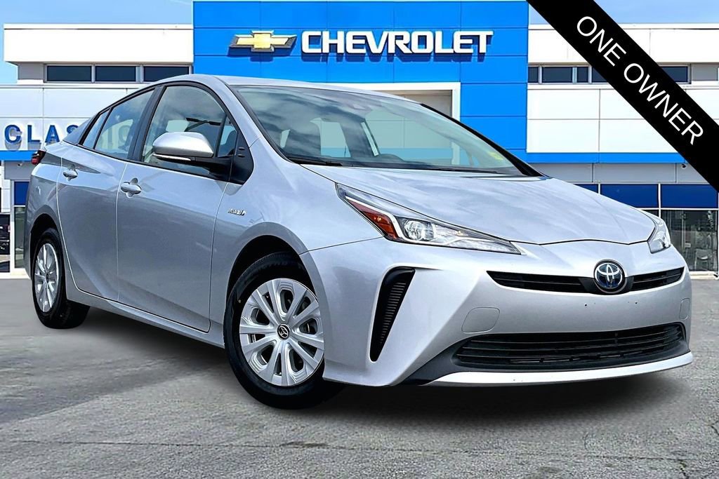 2019 Toyota Prius L Eco's photo