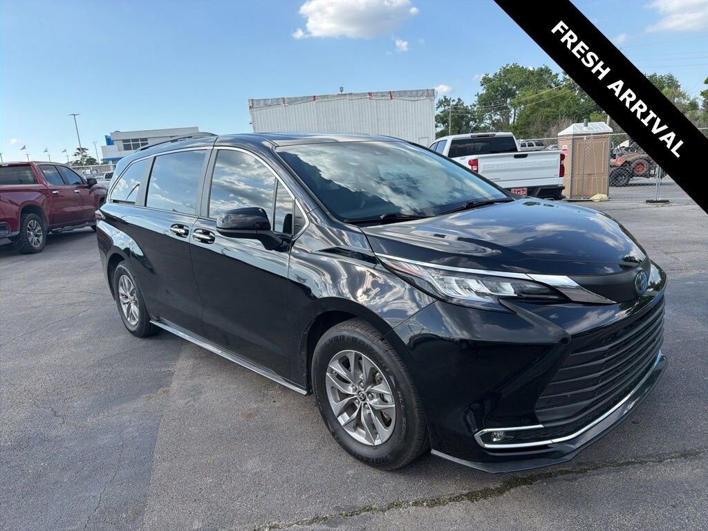 Used 2021 Toyota Sienna XLE