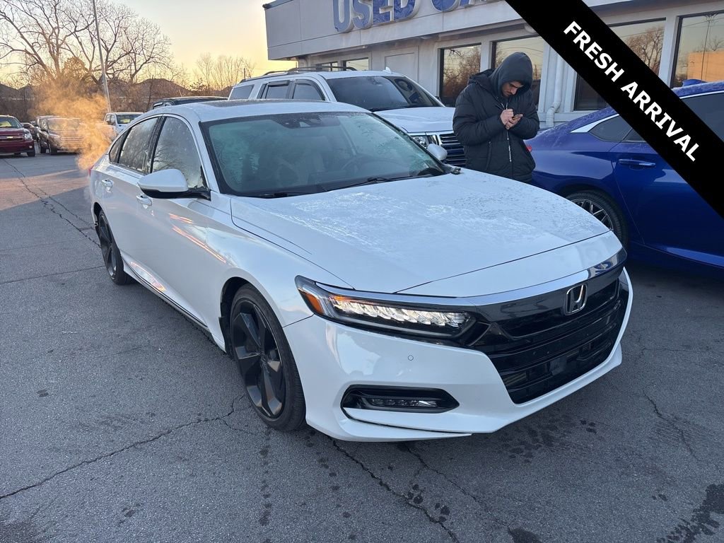 2019 Honda Accord Touring's photo