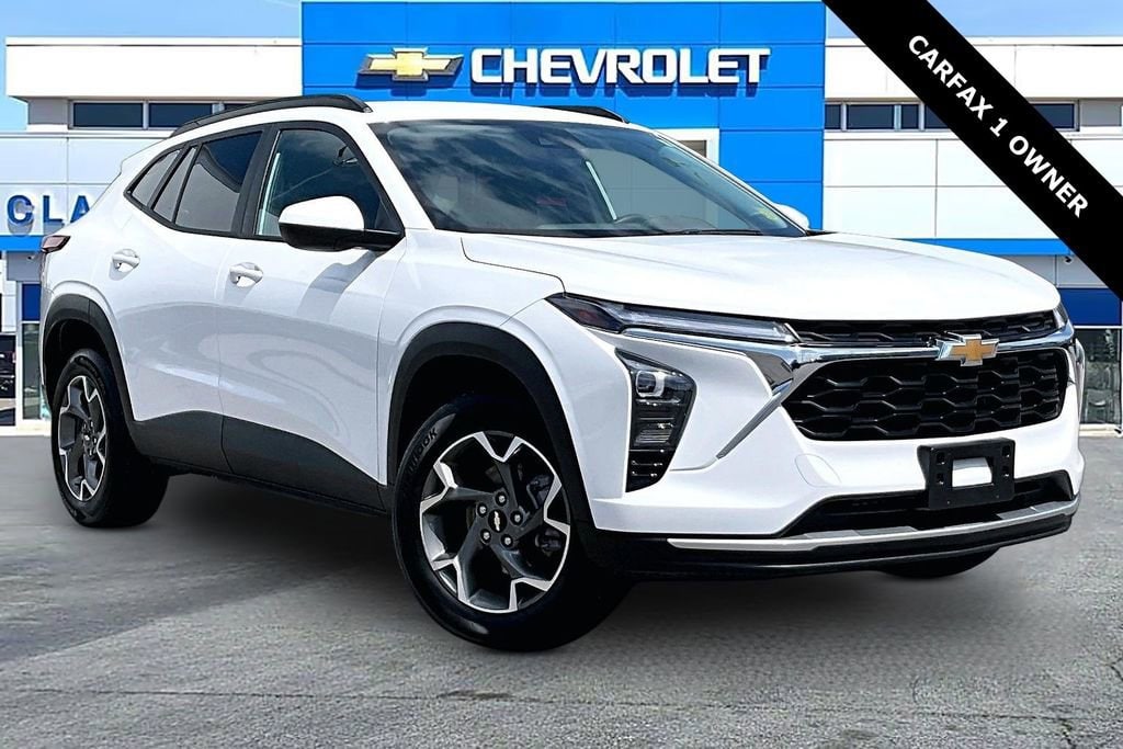 Used 2025 Chevrolet Trax LT SUV