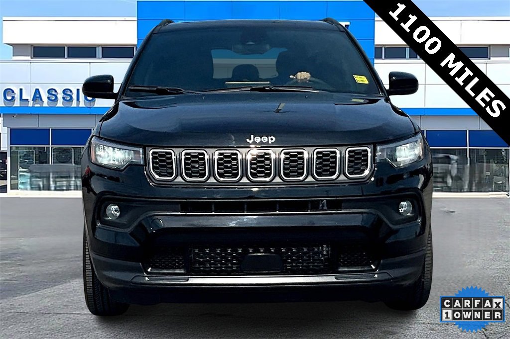 2024 Jeep Compass Latitude Lux photo 2