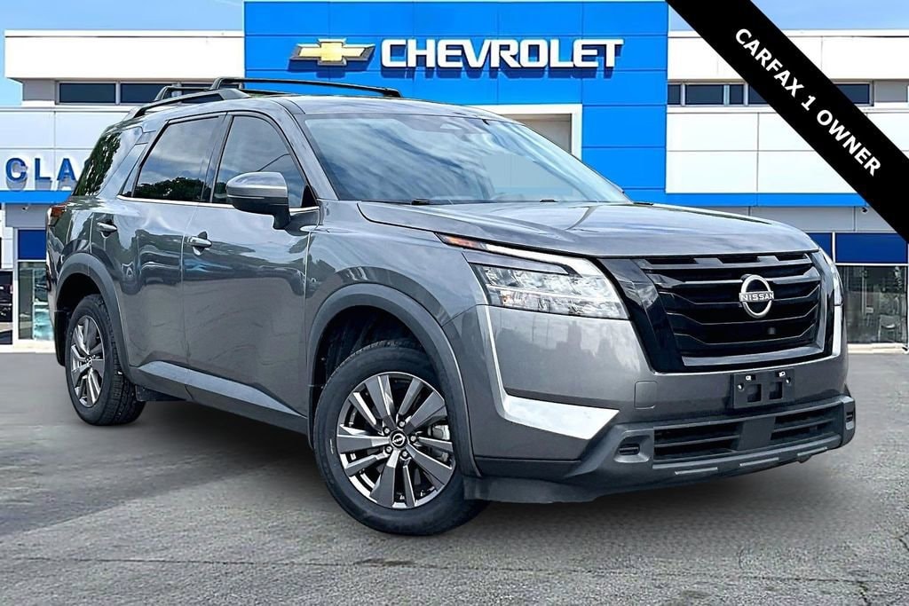 2022 Nissan Pathfinder SV 2WD's photo