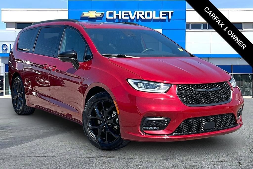 Used 2025 Chrysler Pacifica Limited