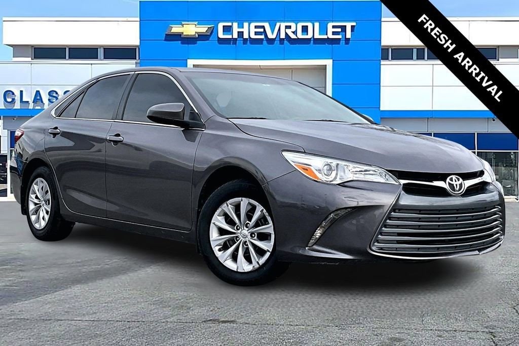 2017 Toyota Camry LE's photo