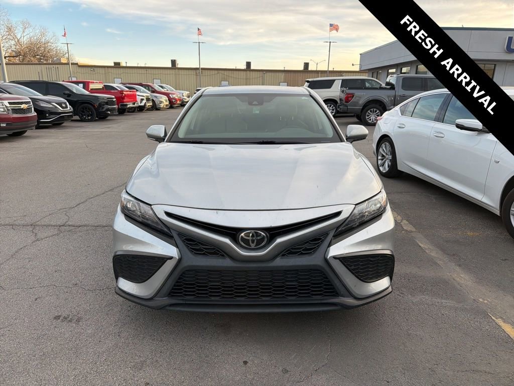 2023 Toyota Camry SE's photo