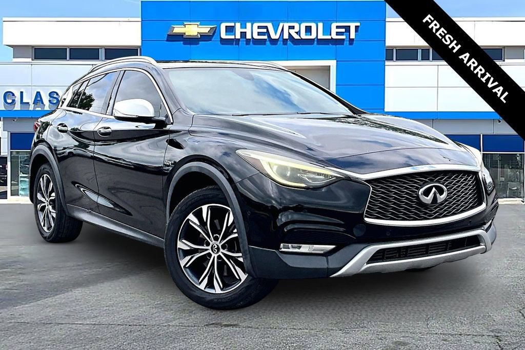 2017 INFINITI QX30 Premium