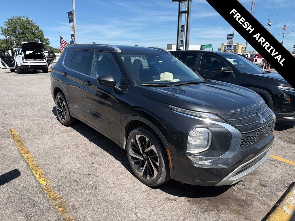 2024 Mitsubishi Outlander SEL 2WD's photo
