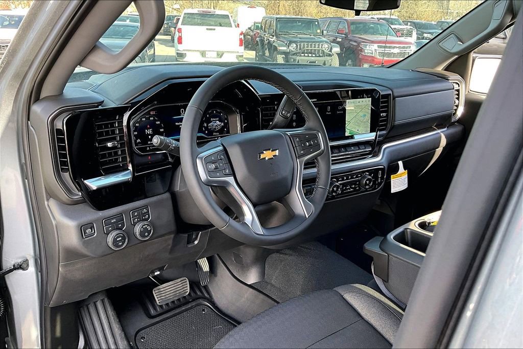 2025 Chevrolet Silverado 1500 LT - Photo 6