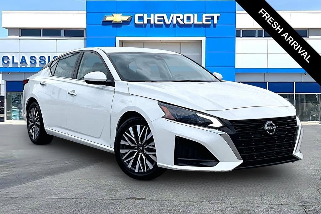 Used 2023 Nissan Altima 2.5 SV