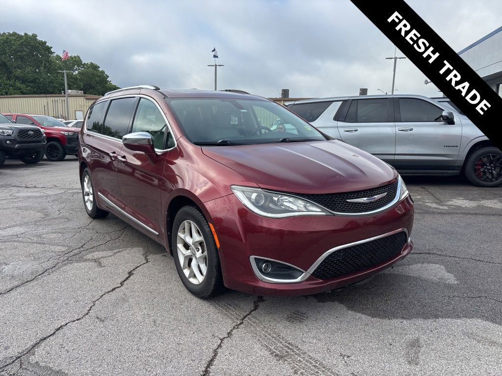 2020 Chrysler Pacifica Limited's photo