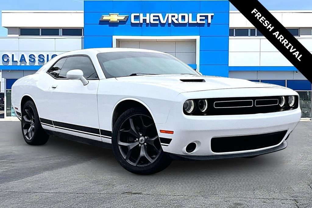 2017 Dodge Challenger SXT's photo