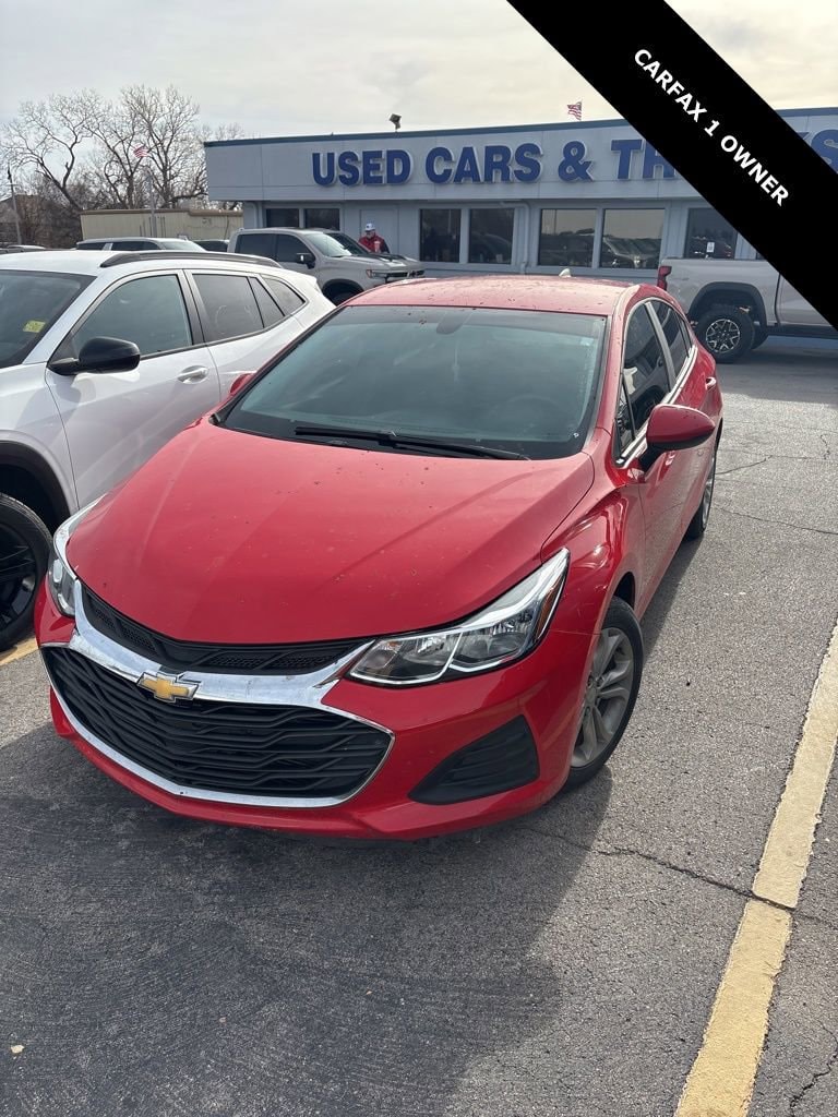 2019 Chevrolet Cruze LS's photo