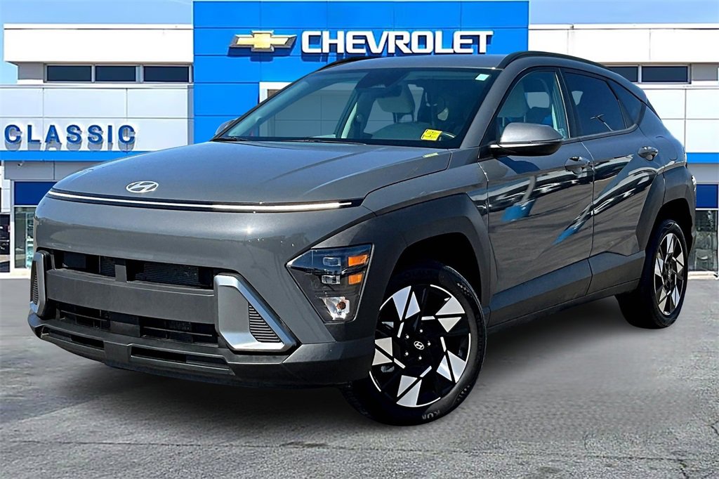 2025 Hyundai Kona SEL photo 3