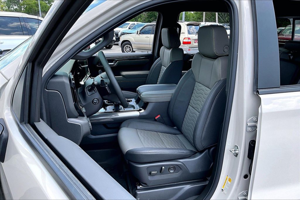 2026 Chevrolet Silverado 1500 ZR2 - Photo 9