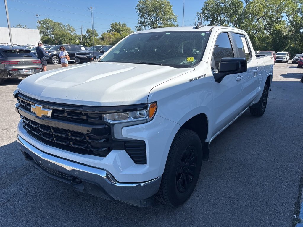 2023 Chevrolet Silverado 1500 LT photo 3