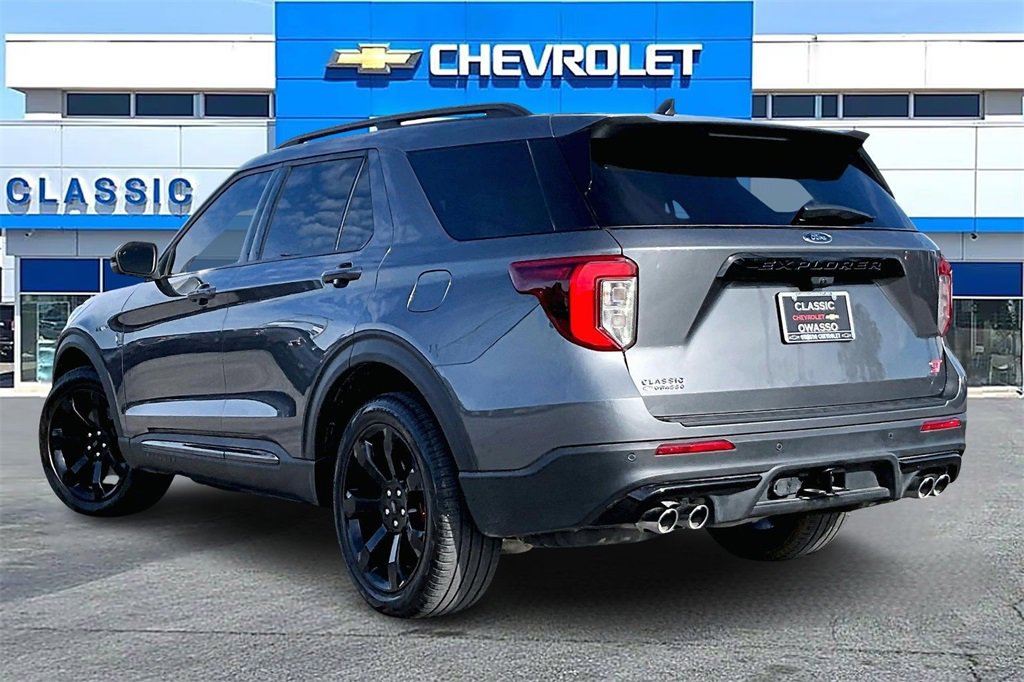 2023 Ford Explorer ST photo 2