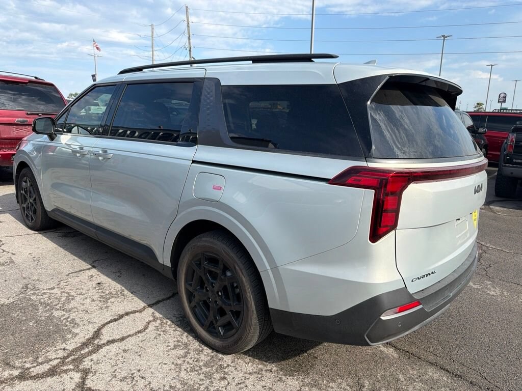 Used 2025 Kia Carnival Hybrid SX