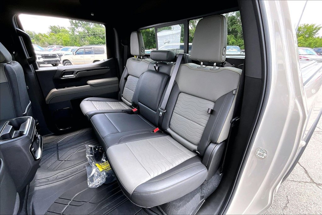 2026 Chevrolet Silverado 1500 ZR2 - Photo 10