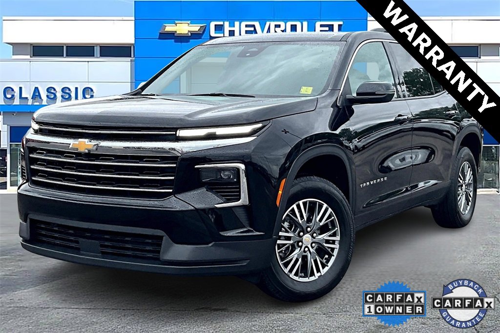 2025 Chevrolet Traverse photo 3