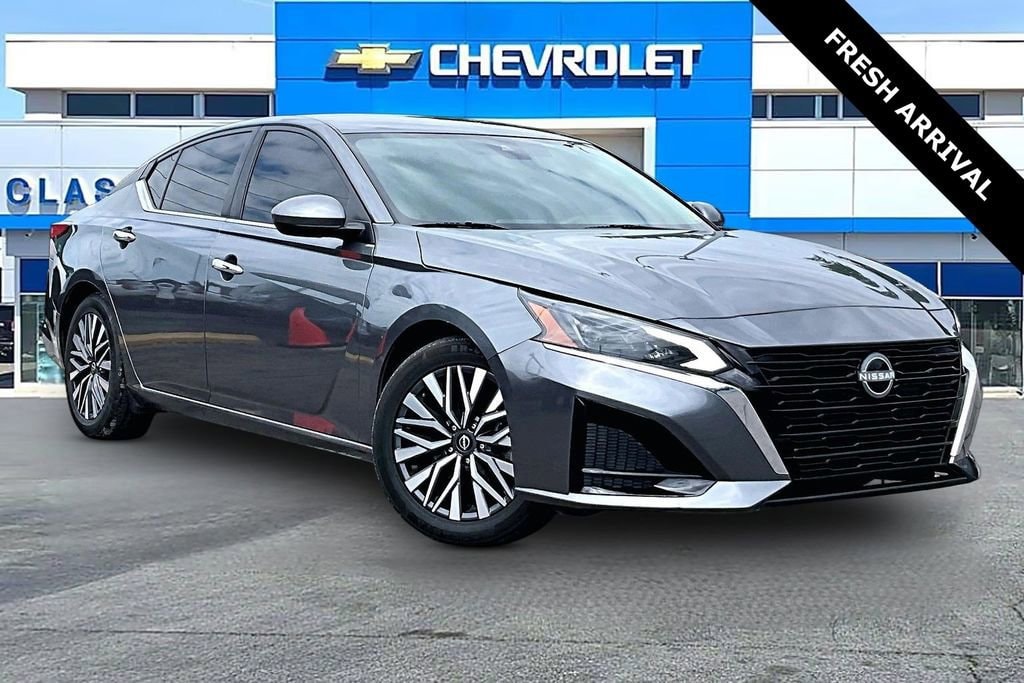 Used 2023 Nissan Altima 2.5 SV