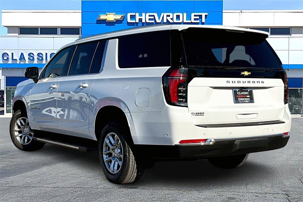 2026 Chevrolet Suburban LS photo 3