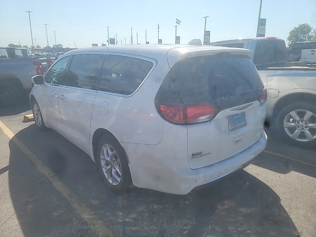 2018 Chrysler Pacifica Touring Plus photo 4
