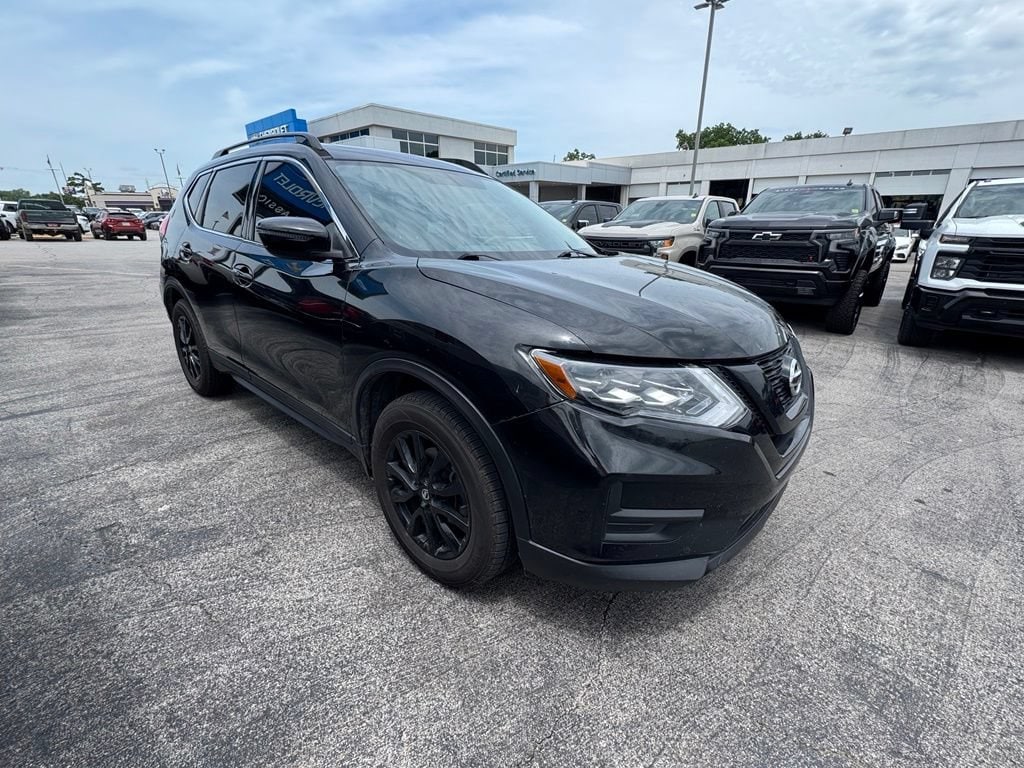 Used 2017 Nissan Rogue SV