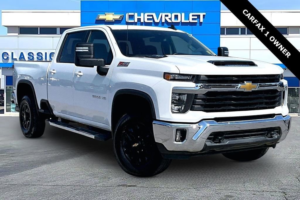 2025 Chevrolet Silverado HD LT 4WD Crew Cab Standard Box's photo
