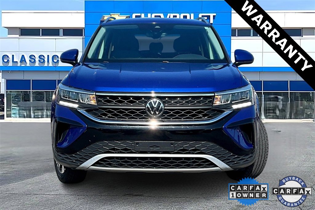 2023 Volkswagen Taos SE photo 2