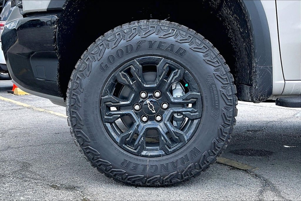 2026 Chevrolet Silverado 1500 ZR2 - Photo 12