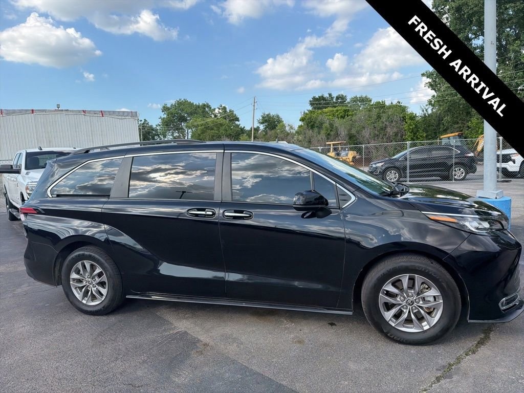 Used 2021 Toyota Sienna XLE