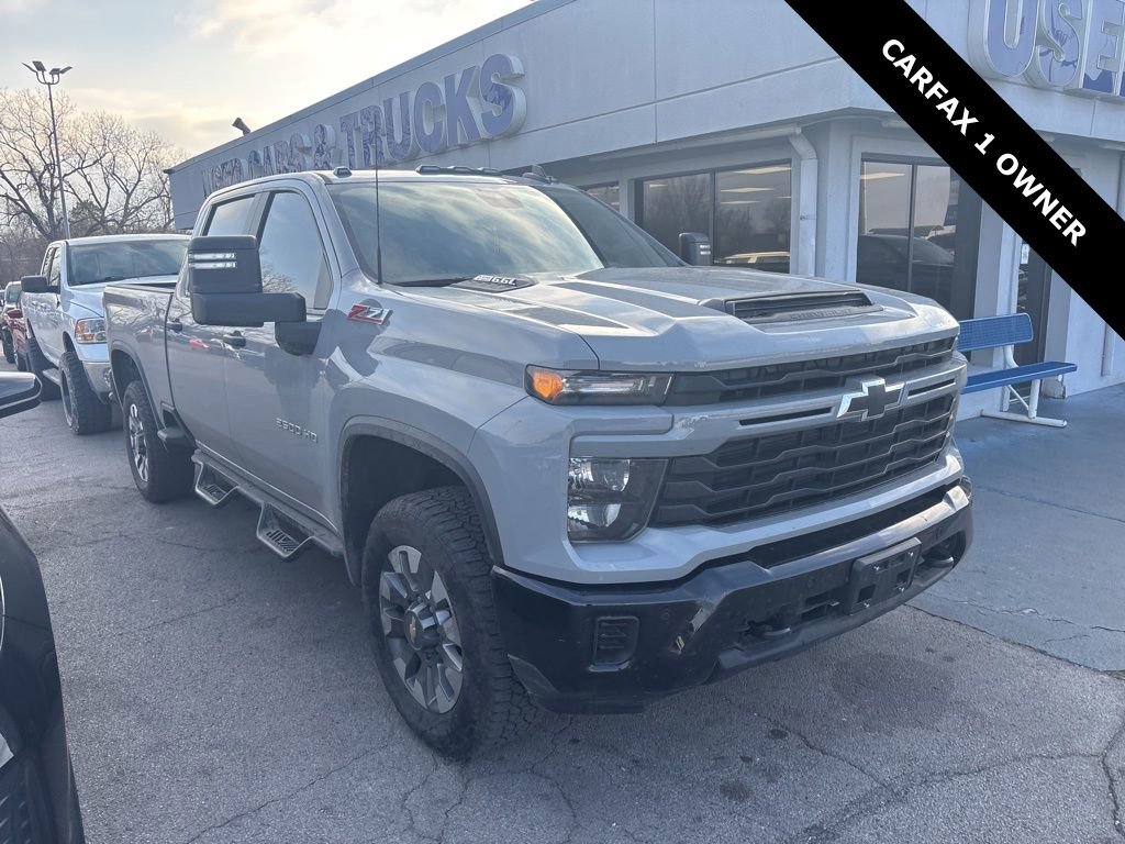 2025 Chevrolet Silverado HD Custom's photo