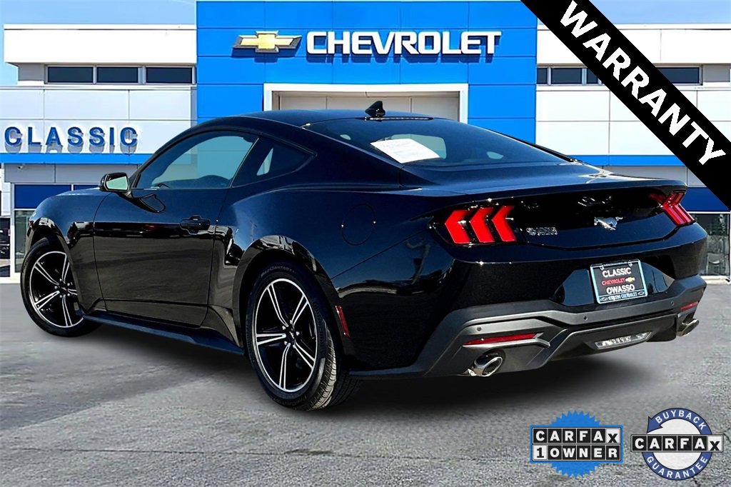 2025 Ford Mustang EcoBoost photo 2