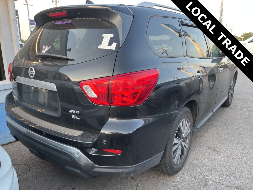2019 Nissan Pathfinder SL photo 2