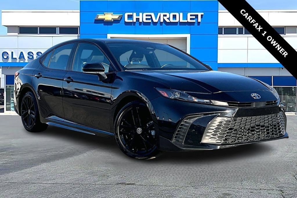 2025 Toyota Camry LE's photo