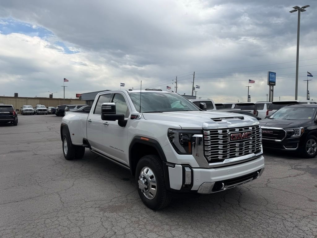 2024 GMC Sierra 4WD Crew Cab Long Box DRW Denali's photo