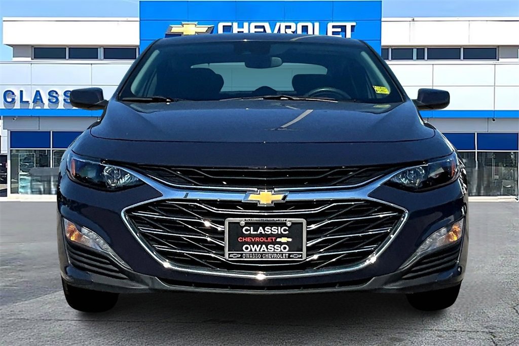 2025 Chevrolet Malibu 1LT photo 2