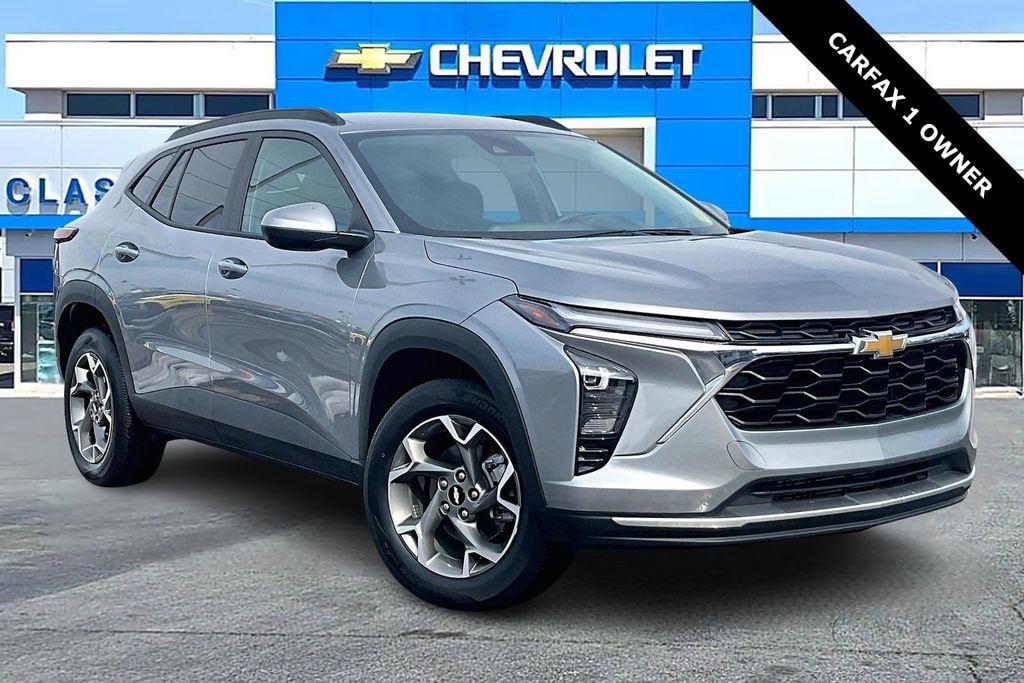 Used 2025 Chevrolet Trax LT SUV