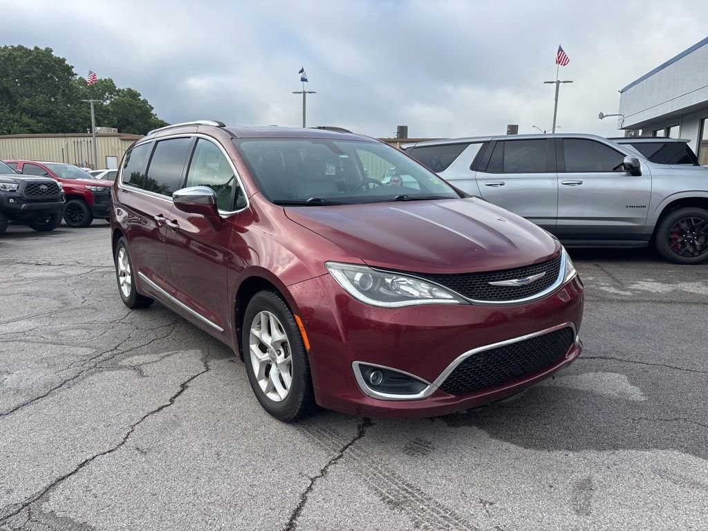 2020 Chrysler Pacifica Limited's photo