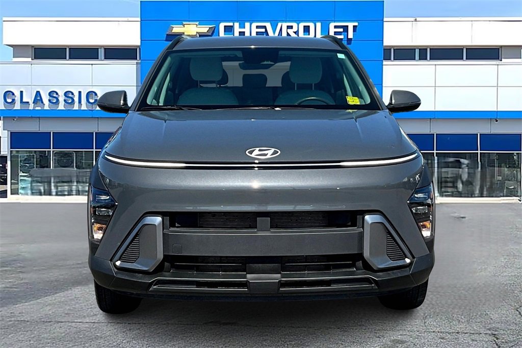 2025 Hyundai Kona SEL photo 2