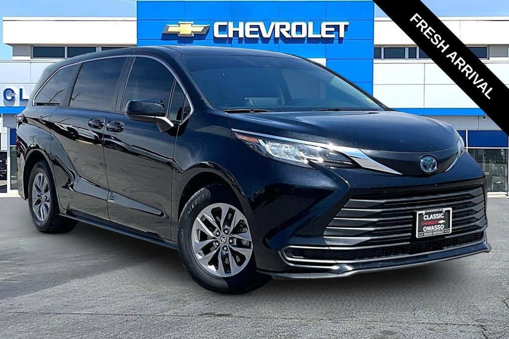 Used 2023 Toyota Sienna LE