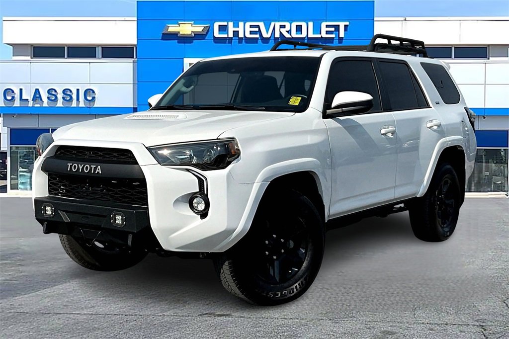 2024 Toyota 4Runner SR5 photo 3