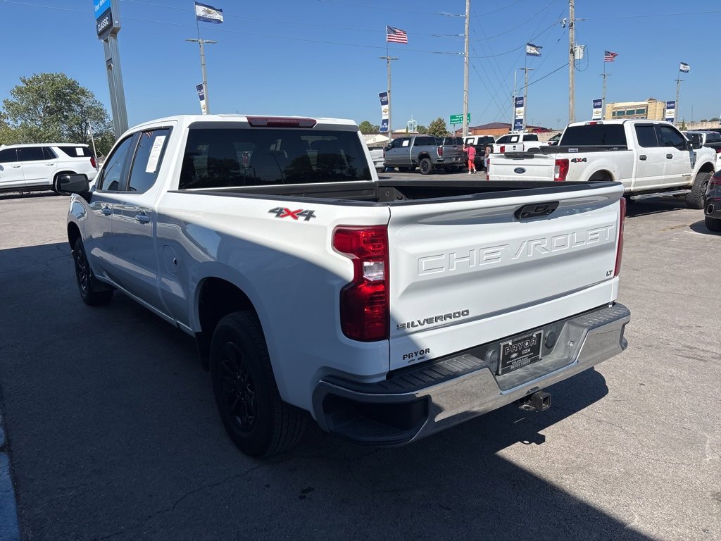 2023 Chevrolet Silverado 1500 LT photo 2