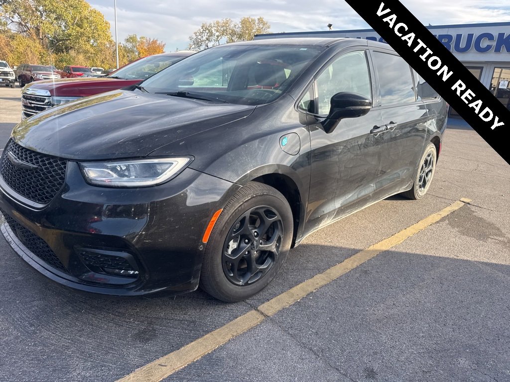 2022 Chrysler Pacifica Hybrid Limited photo 3